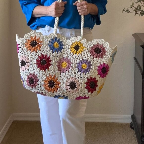 NEIMAN MARCUS Floral Knitted Beach Straw Tote Bag - Picture 1 of 6